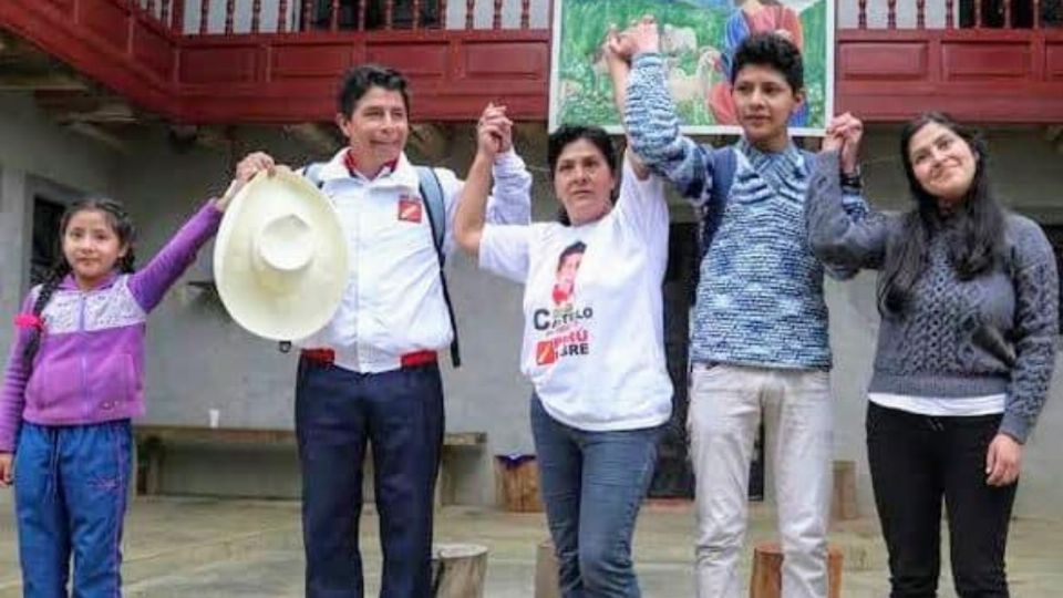 La familia de Castillo está integrada por su esposa, sus dos hijos y su cuñada.