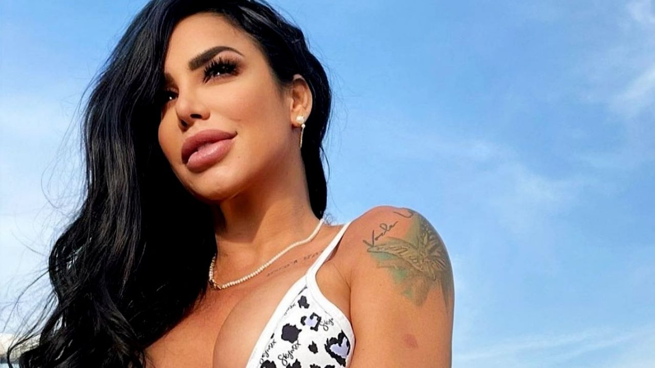 Photo: From Cuba, Liz Vega turned up the heat on her back and in a tiny black bikini