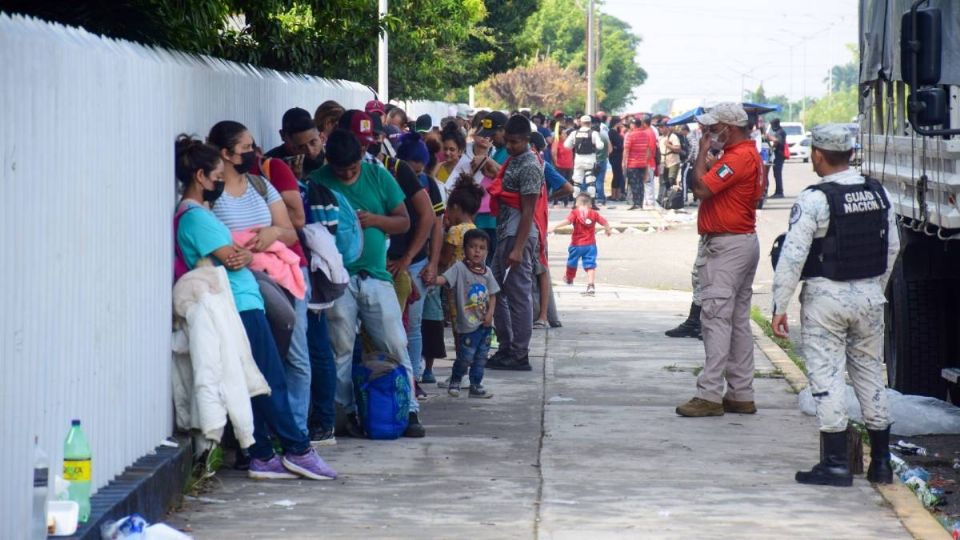 Quitarán facultades a Migración para que pueda expulsar a los extranjeros.