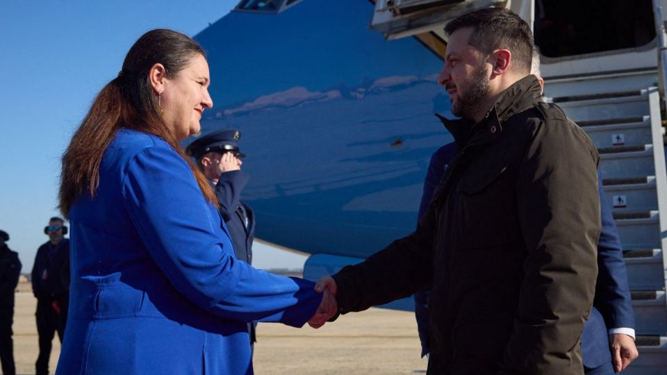 Lo recibió la embajadora de Ucrania en Estados Unidos, Oksana Makarova.