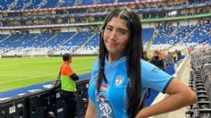 La tiktoker Frida demuestra la falda vaquera ideal para ir al estadio