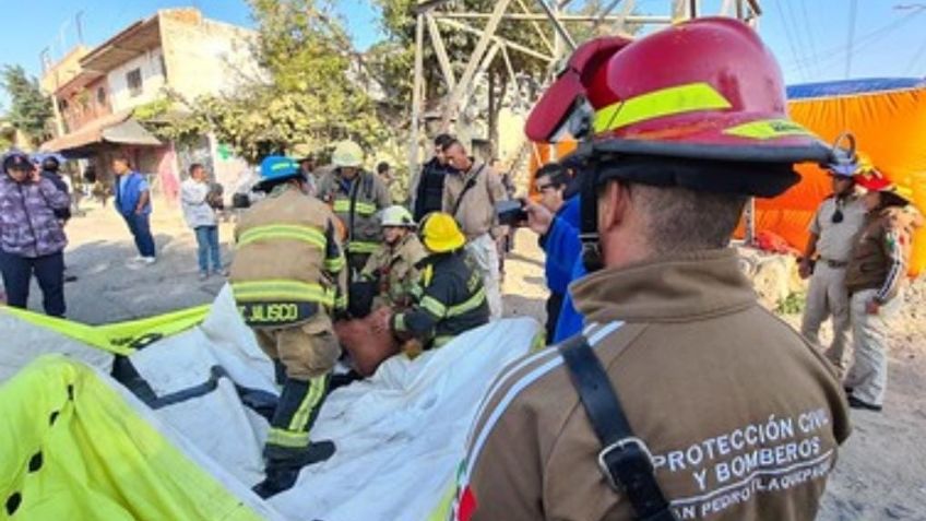 Jalisco: bomberos y PC evitan una tragedia al impedir que un hombre de suicidara desde una torre eléctrica