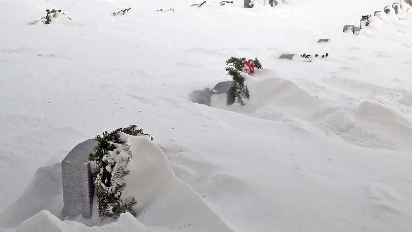 Sin luz, vuelos retrasados y carreteras bloqueadas han provocado las fuertes nevadas en Estados Unidos