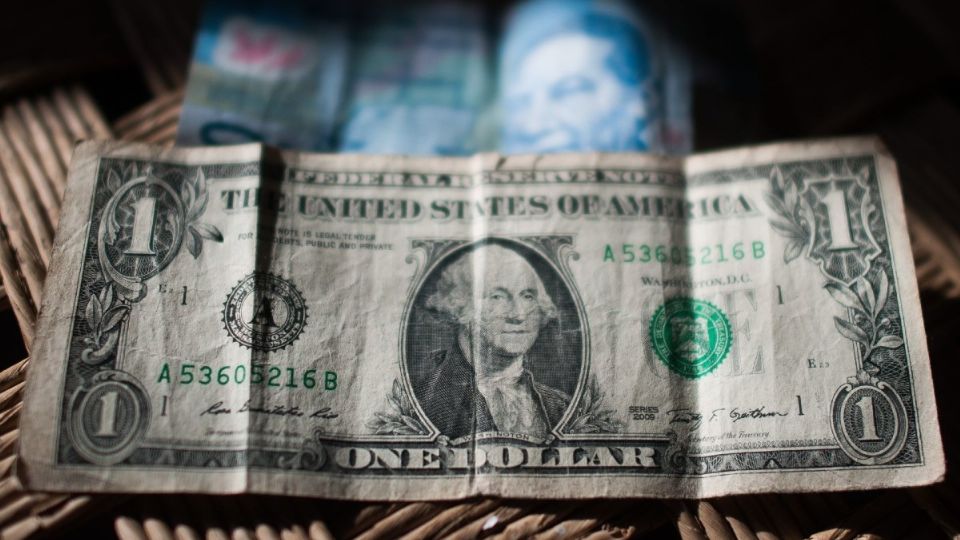 El precio del peso mexicano se depreció -0.31 por ciento frente al dólar