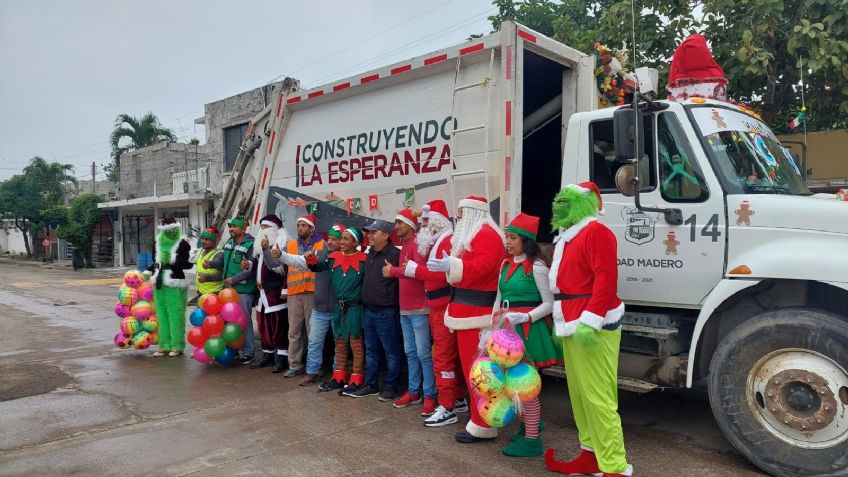 FOTOS: Santa Claus, el Grinch y sus asistentes alegran la Navidad en Ciudad Madero con dar regalos y recogiendo basura