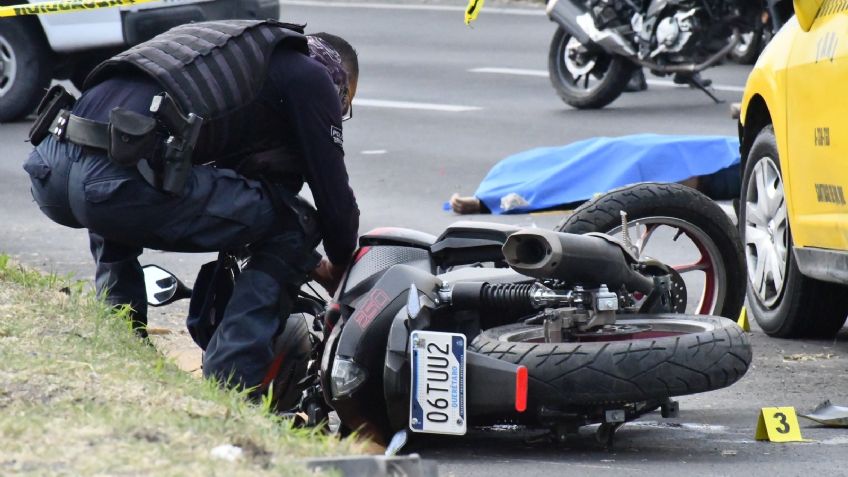 La Navidad en Querétaro inicia con una tragedia, un automovilista muere al impactarse contra un auto