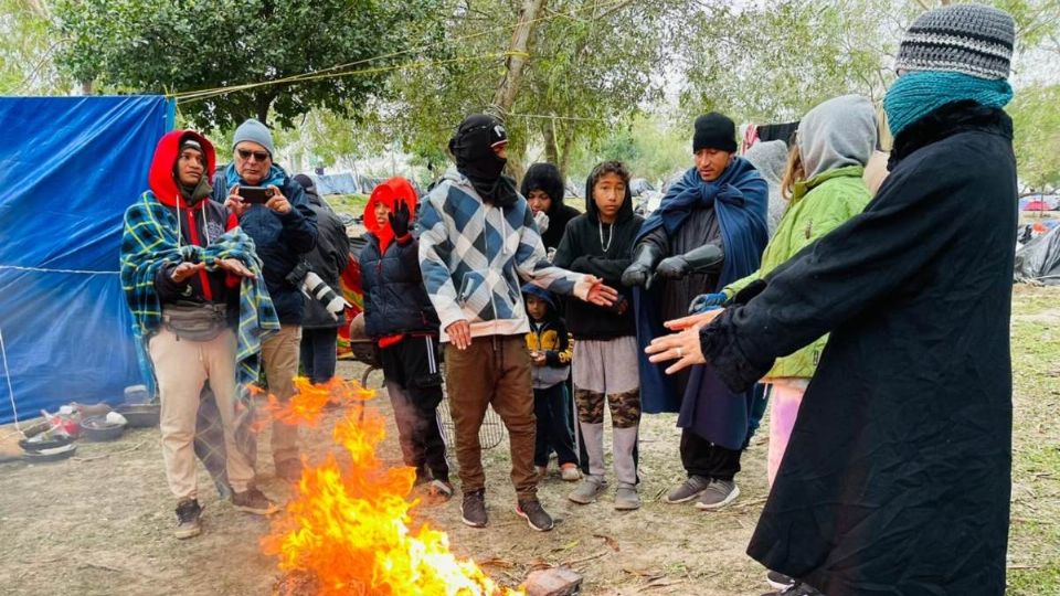 Las temperaturas cada vez más bajas son riesgosas para los migrantes.