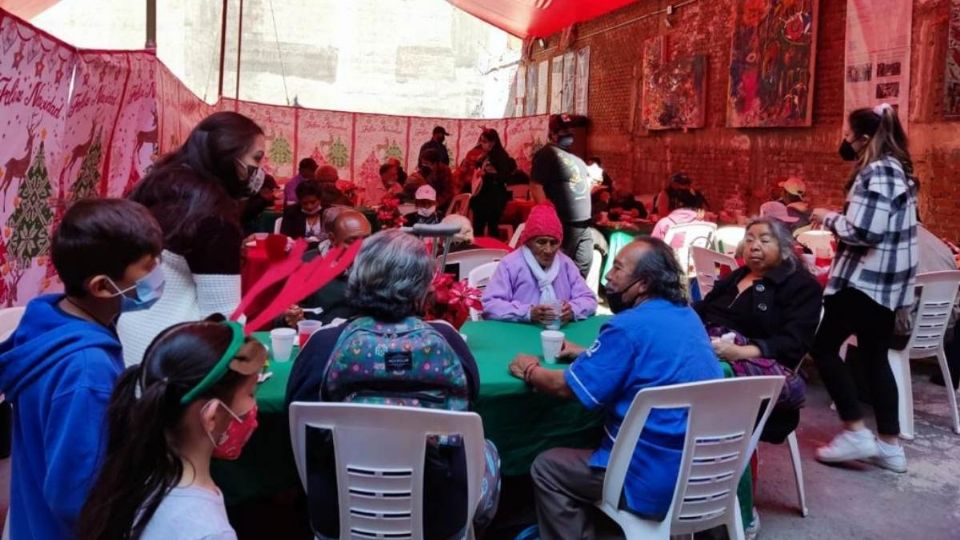 Año con año la asociación hace posible que miles de personas en situación vulnerable tengan una comida de Navidad.