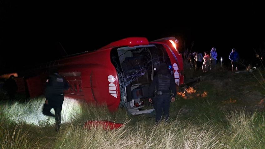 Tamaulipas: vuelca autobús y abandona a 30 pasajeros en Soto La Marina