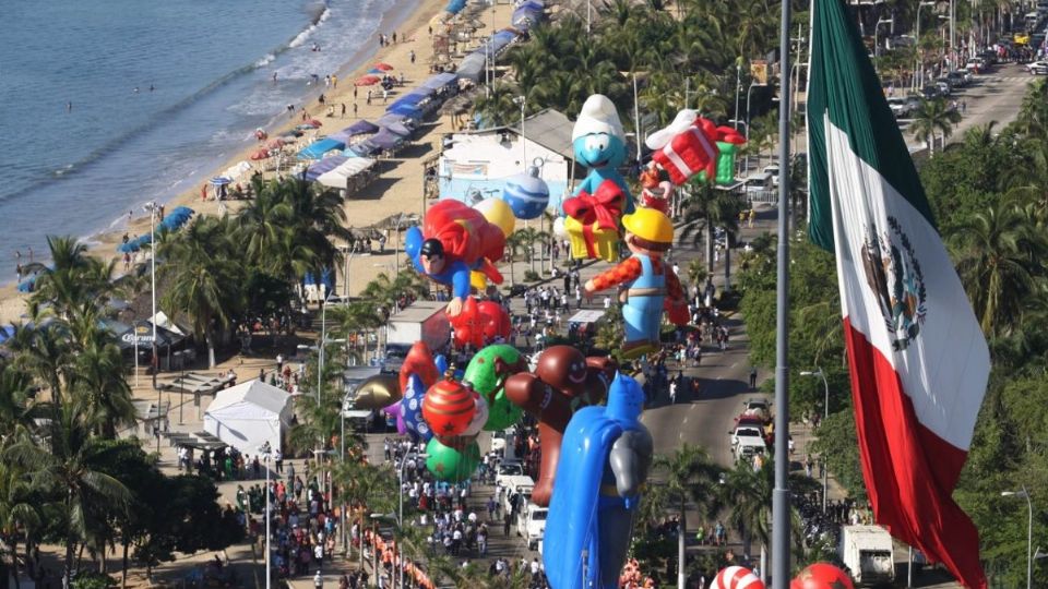 La cita es el viernes 06 de enero a las 11 am, sobre la avenida costera Miguel Alemán, donde desfilarán 35 globos gigantes y un contingente de 10 carros alegóricos