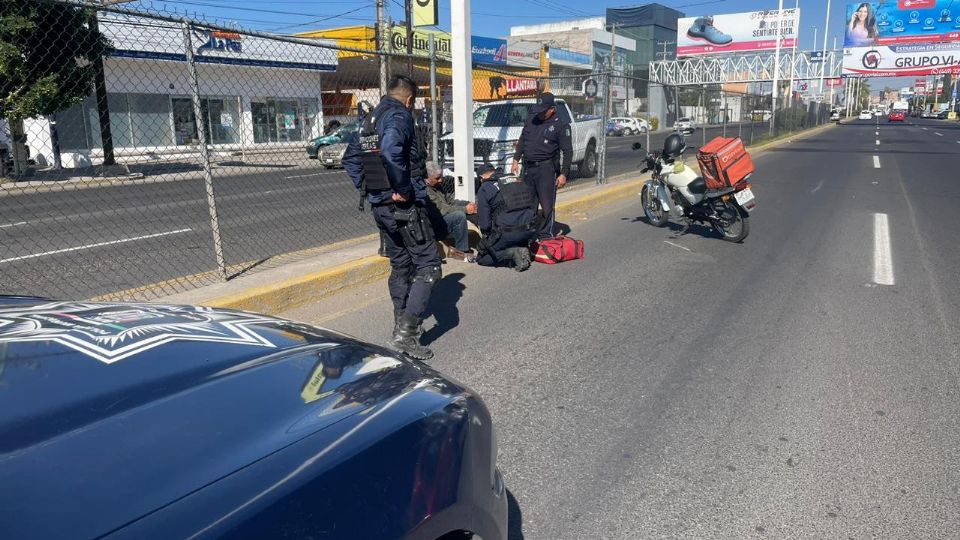 Lo trasladaron al Hospital General de Zona número uno del Seguro Social porque presenta lesiones en diversas partes del cuerpo.