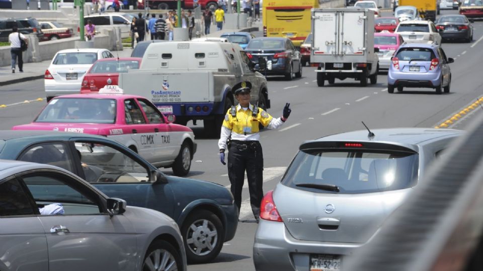 Autos con engomado azul, hologramas 1 y 2 y placas de circulación terminadas en 9 o 0 no podrán circular hoy.