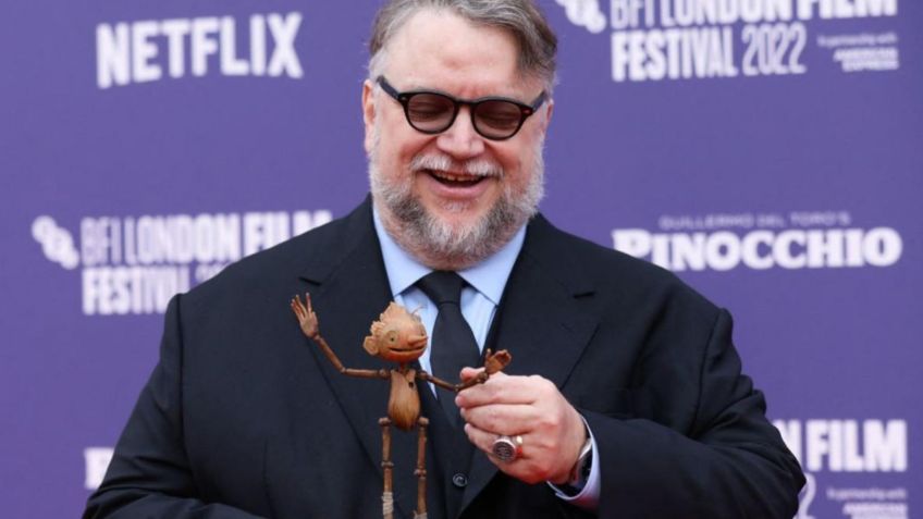 De la UdeG con cariño: Guillermo del Toro recibe la felicitación del Taller del Chucho, donde se animó Pinocchio