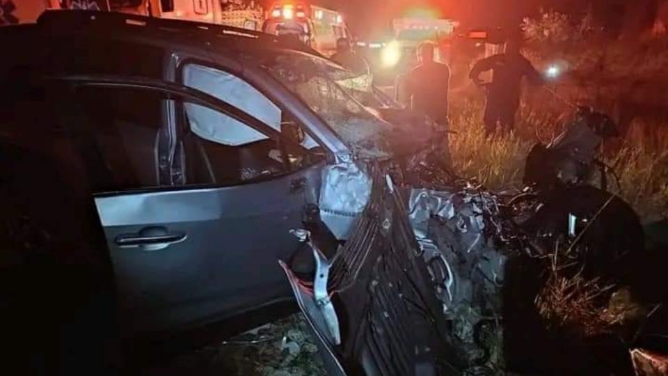 La camioneta privada quedó totalmente destruida