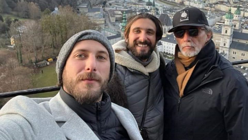 Humberto Zurita junto a sus hijos en Salzburgo, Austria