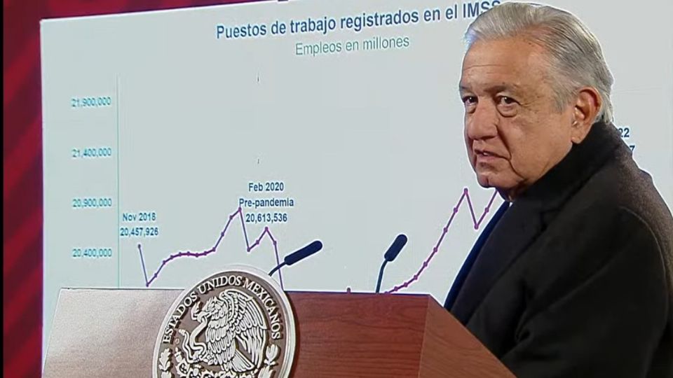 AMLO durante la mañanera de este viernes 30 de diciembre.