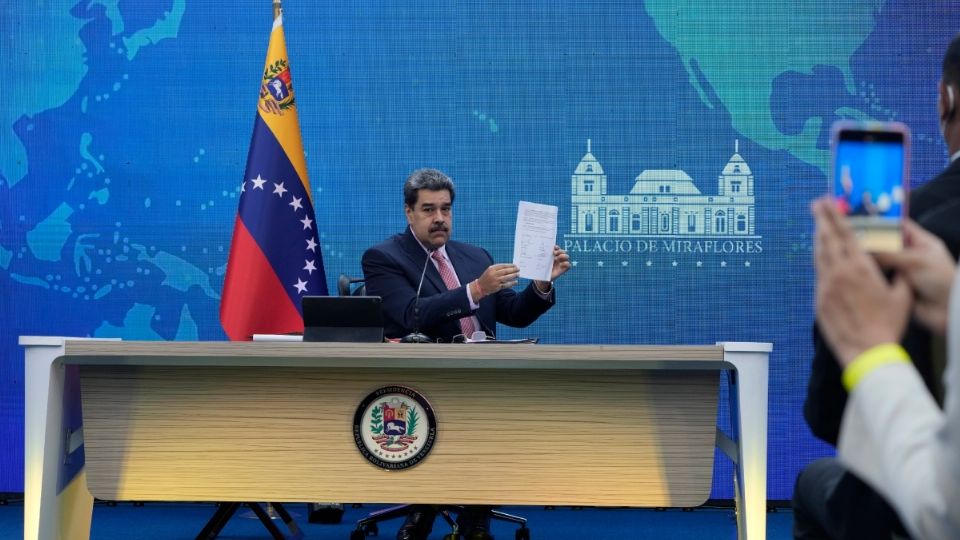 Maduro firmó un documento, tras el reinicio de las conversaciones