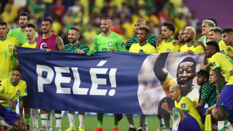 Los seleccionados brasileños le dedicaron su triunfo a Pelé.