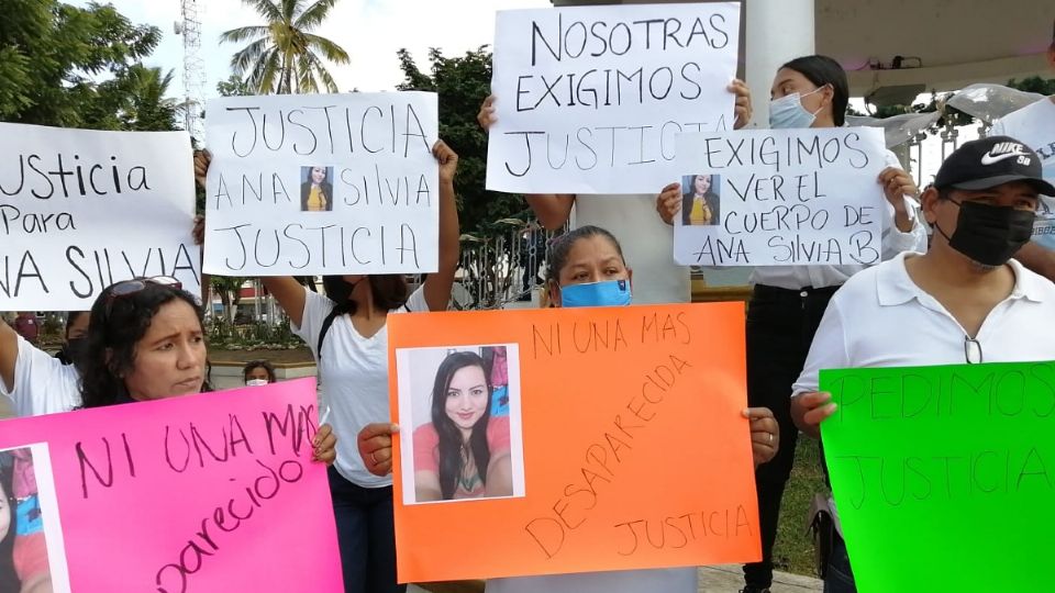 La tarde de este lunes se realizó el velorio en la colonia Alejandro Briones, al que acudieron amigos y familiares 'pedimos al Gobernador que nos ayude en esto