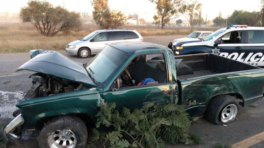 Unos ladrones en Querétaro roban una camioneta, pero la chocan tras persecución con la policía