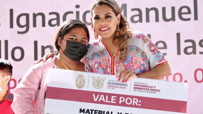 Evelyn Salgado entrega más de 3 mdp de inversión directa estatal en becas y apoyos productivos a mujeres