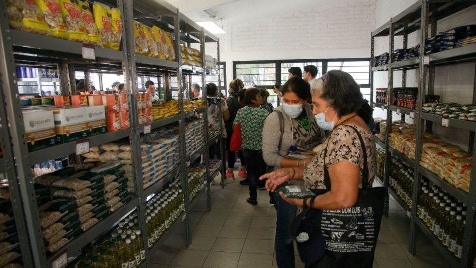 Con las tiendas Diconsa se busca apoyar la economía familiar. FOTO: Cuartoscuro