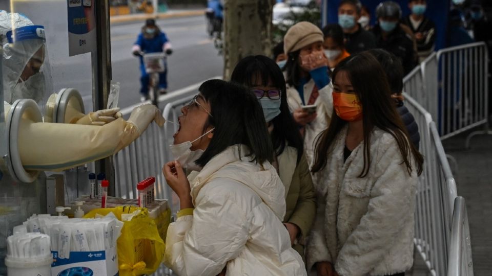 La región norte de China detectó un incremento de 'las enfermedades de tipo influenza' en niñas y niños desde mediados de octubre.