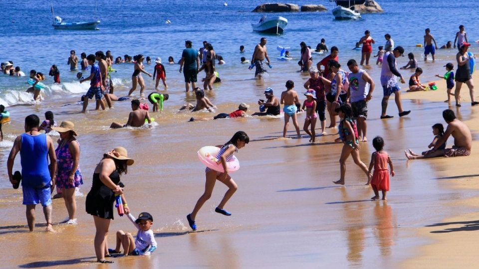 Refirió que hay hoteles desde 700 pesos la noche hasta los de 5 estrellas que cuestan aproximadamente 8 mil pesos la noche