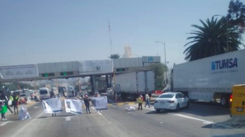 Caos en la México-Puebla: bloquean ambos sentidos por desaparición de un chofer en Chalco