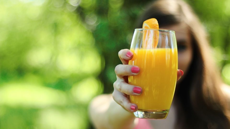 La mujer les dio la bebida asegurando que era un tratamiento para la piel