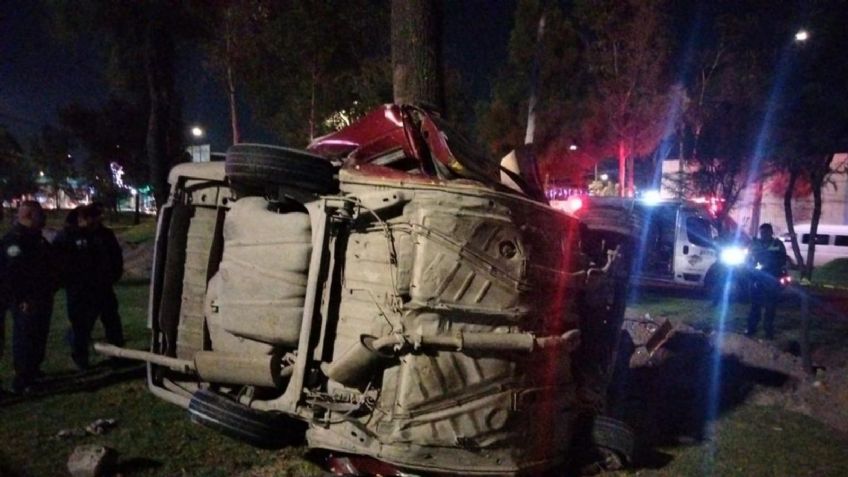 En FOTOS: dos personas murieron tras terrible volcadura en la alcaldía Iztapalapa