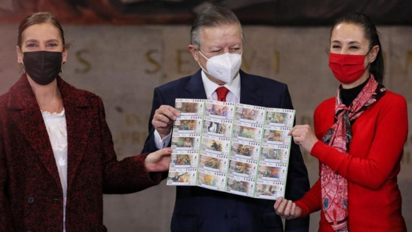 Beatriz Gutiérrez Müller celebra los billetes conmemorativos del Centenario del Muralismo en México