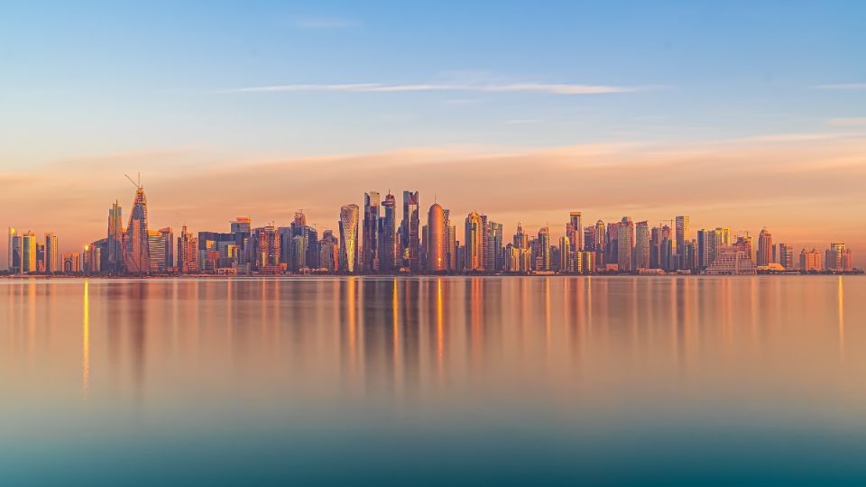 A seis meses del inicio del Mundial de Futbol, plantamos la mirada en Qatar para explorar la singular oferta turística de la nación.
