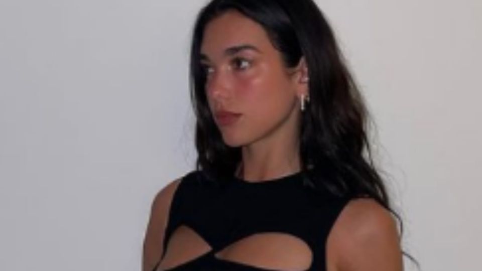 Dua Lipa posando. Fuente: Instagram Dua Lipa