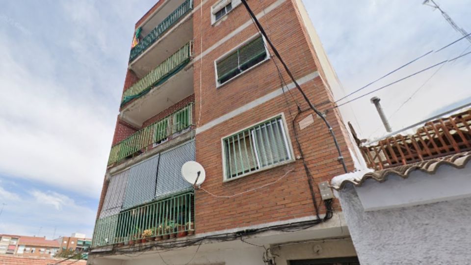 El edificio desde donde saltó el hombre que guardaba el cuerpo momificado de su padre. Foto: Especial