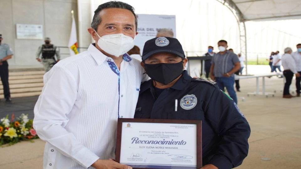 Elsy Selene Núñez Miranda fue galardonada como Policía del Año. FOTO: ESPECIAL