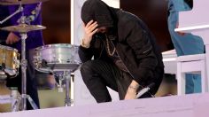 ¿Por qué se arrodilló Eminem al medio tiempo? La gran polémica del Super Bowl I VIDEO