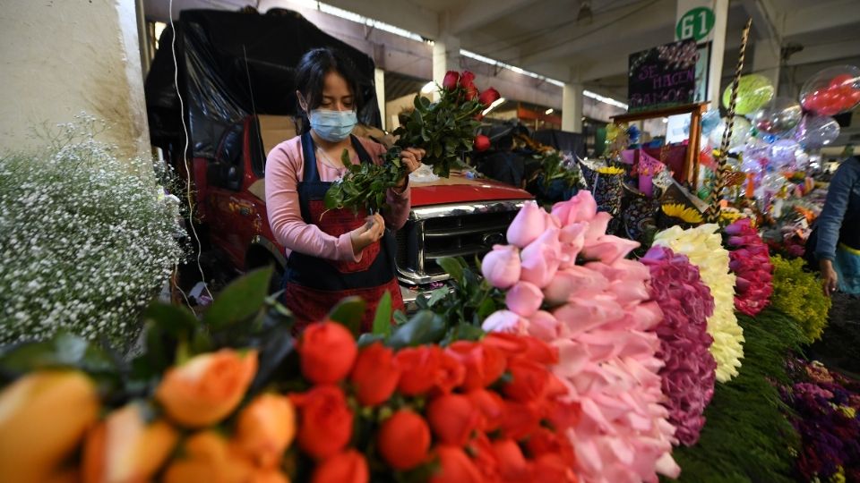 Precios de flores llegan a costo histórico, para llamar la atención de los compradores. (Foto: Leslie Pérez)