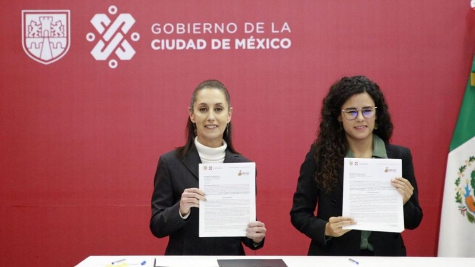 Las propuestas legislativas fueron firmadas por la Jefa de Gobierno, Claudia Sheinbaum, en presencia de Luisa Maria Alcalde, secretaria del Trabajo y Previsión Social. FOTO: ESPECIAL