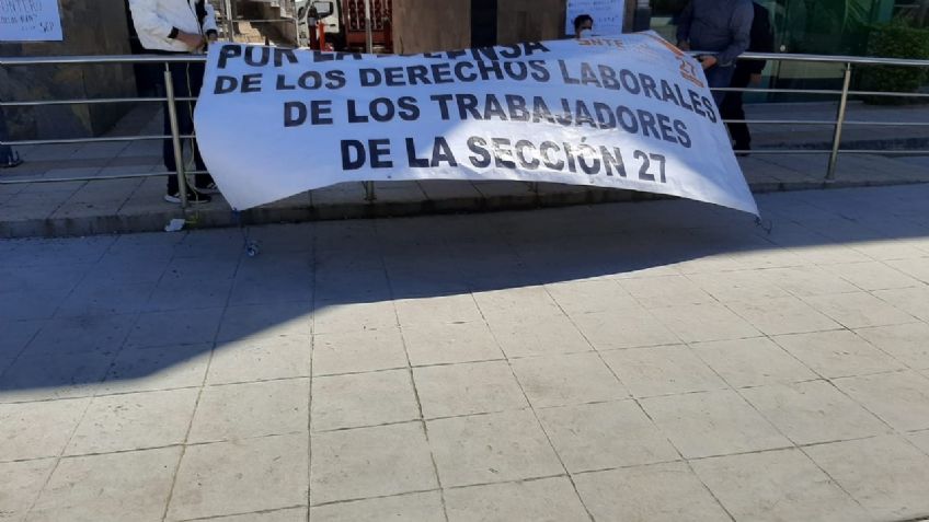 Toman maestros las oficinas de Educación Básica en la SEPYC por la asignación de plazas