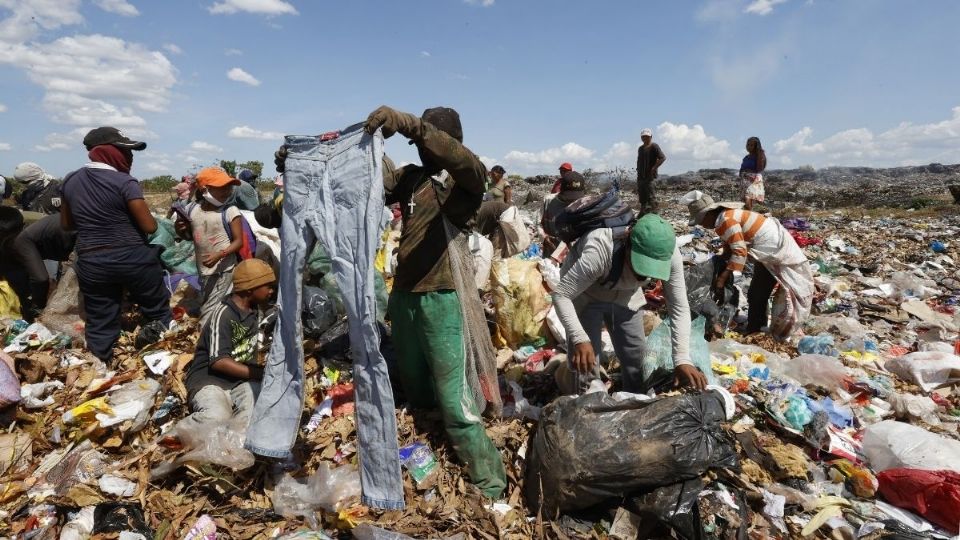 EN COLOMBIA. Los que se dedican al negocio de la basura alegan que la importación de residuos constituye una fuente de trabajo (Foto: EFE)