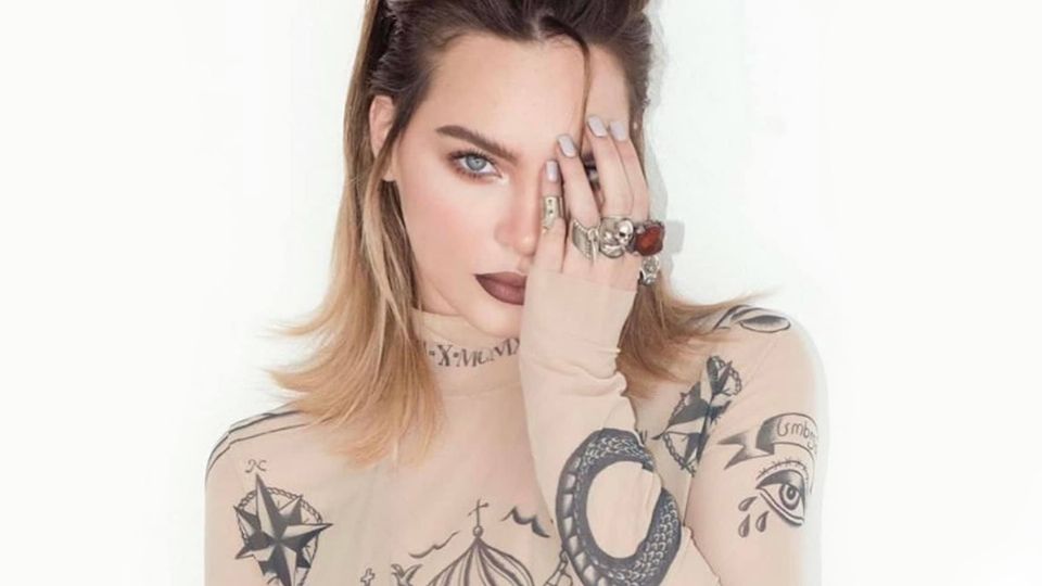 Ella también tiene algunos tatuajes. @belindapop