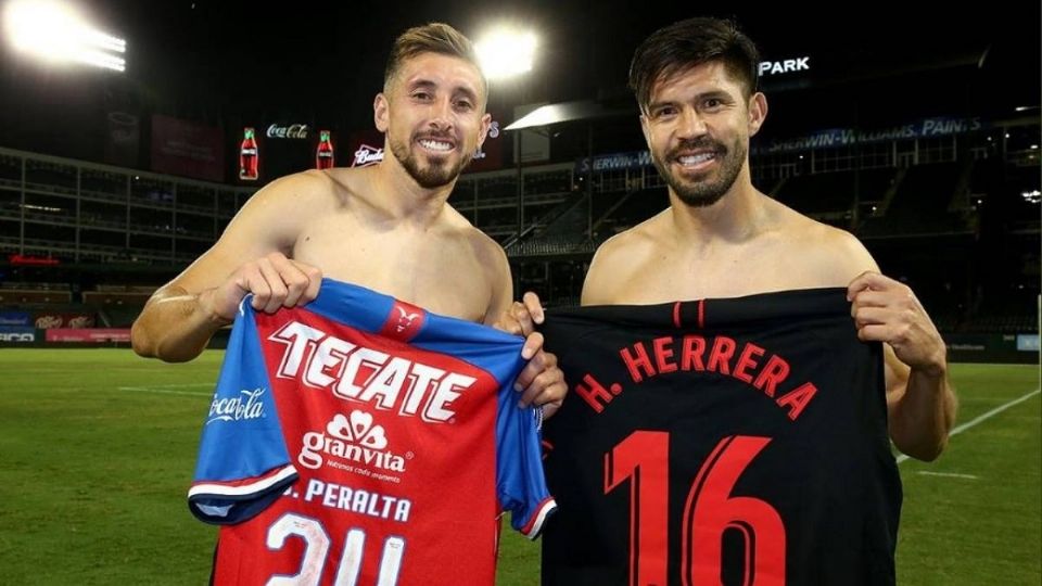 Oribe Peralta y Héctor Herrera mantienen una amistad llena de bromas, más allá del futbol (Foto: Especial)