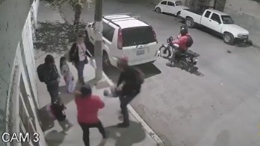 Delincuentes asaltan a grupo de mujeres; dos niñas, entre las víctimas: VIDEO