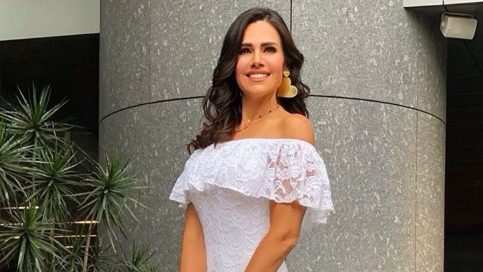 La conductora da cátedra de estilo con sus entallados vestidos. Foto: Especial