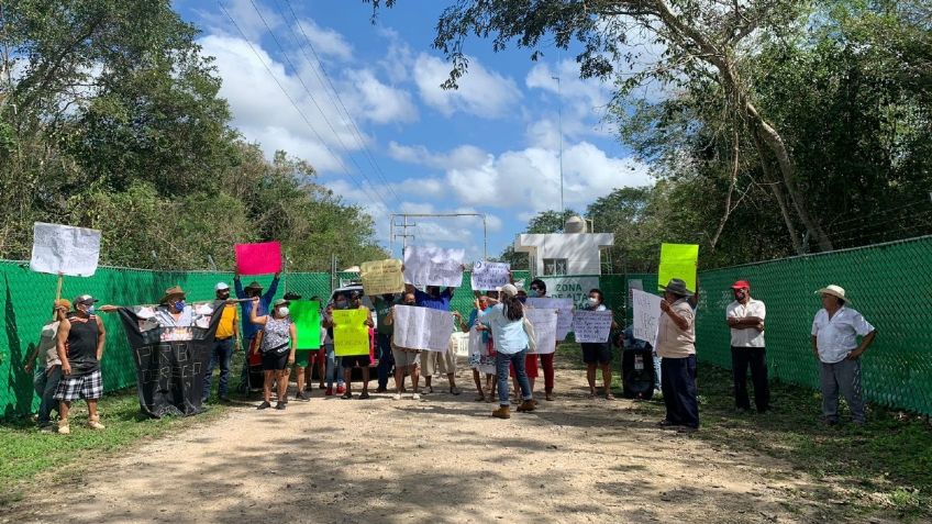 Pobladores mayas "clausuran" fábrica de cerdos que contamina su comunidad