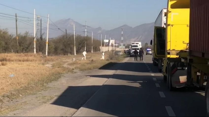 Torturan y asesinan a 5 personas en Nuevo León; abandonan sus cadáveres en la carretera