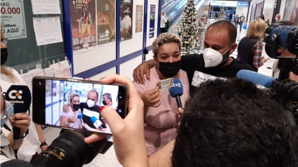 La feliz ganadora en Gran Canaria, España (Foto: COPE Gran Canaria)