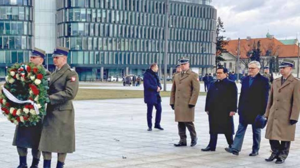 El representante diplomático fue recibido por el presidente de Polonia, Andrzej Duda. (Foto: Especial)