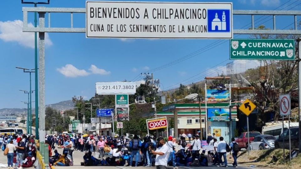 Bloqueo de normalistas en Guerrero.